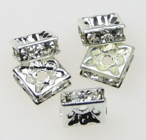 квадрат метал с кристали 8 мм цвят бял -10 броя