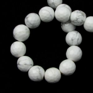 наниз мъниста полускъпоценен камък ХАУЛИТ бял топче фасетирано 10 мм ±38 броя