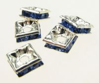 квадрат метал със сини кристали 6x6x2.5 мм дупка 1 мм (качество А) цвят бял -5 броя