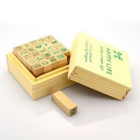 комплект дървени печати картинки 25 броя 12x12 мм в кутия с капак 39x12x11.5 см